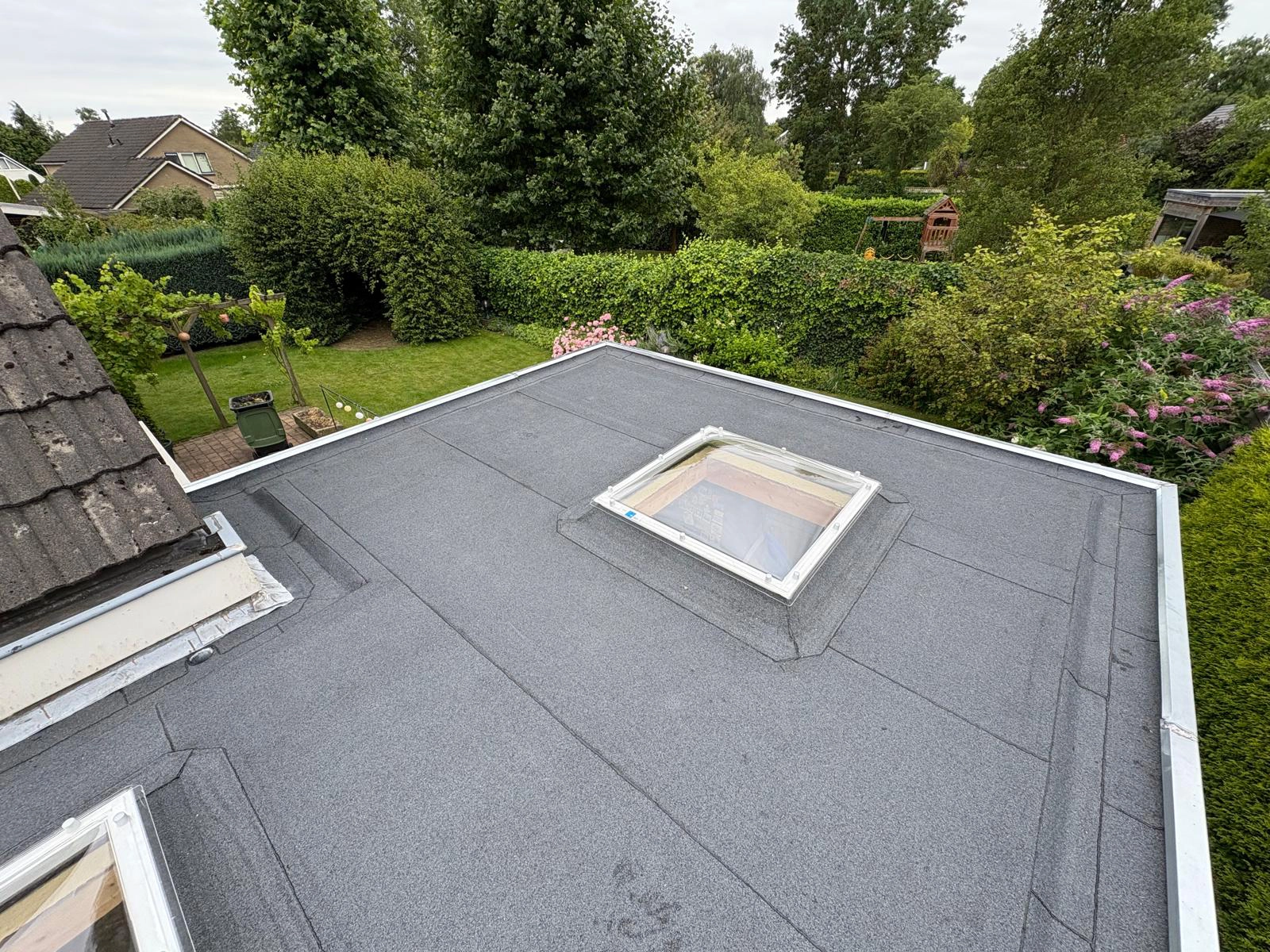 Plat dak renovatie door dakdekker in Hellendoorn. | Bannink Daktechniek